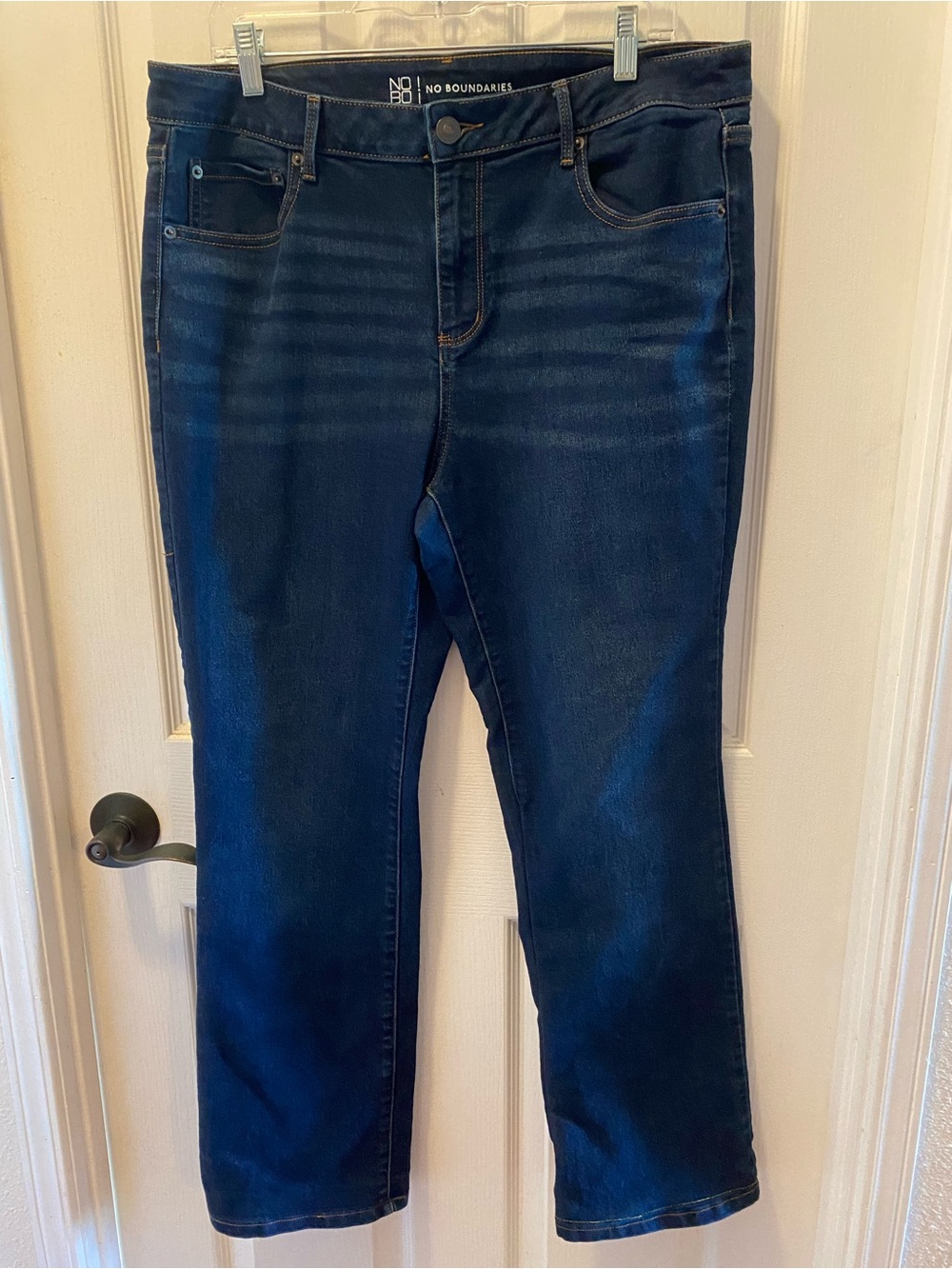 No Boundaries Women’s Dark Indigo Straight Leg Jeans